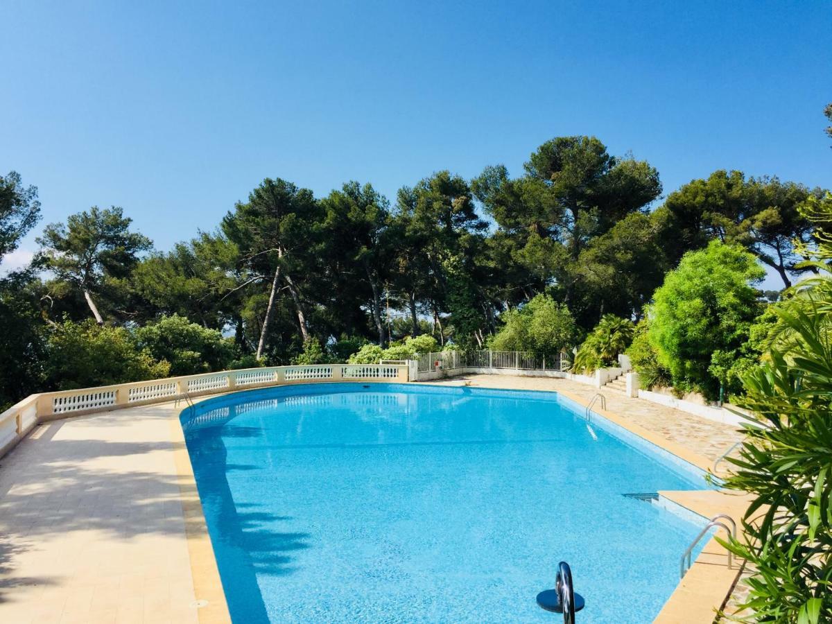 Studio 4 Personnes Avec Piscine, Tennis Apartment Hyeres Exterior photo